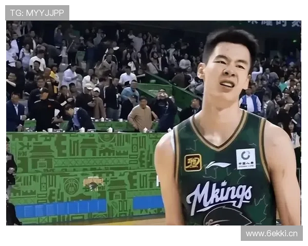 同曦官宣郭昊文踝伤缺席两周穿靴